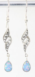Lange opengewerkte zilveren oorbellen met Australische opaal afbeelding 1
