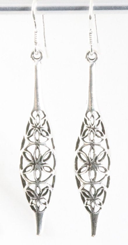 Lange opengewerkte zilveren oorbellen afbeelding 1