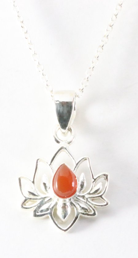 Fijne zilveren lotus hanger met carneool aan ketting afbeelding 1