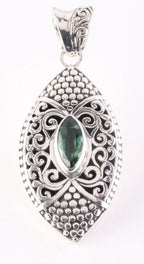 Bewerkte zilveren hanger met groene amethist afbeelding 1