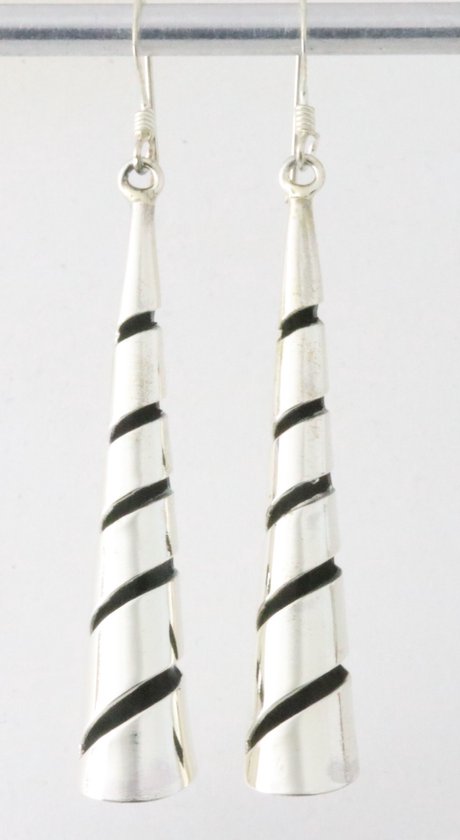 Lange opengewerkte zilveren oorbellen afbeelding 1