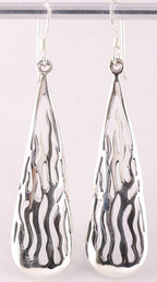 Lange opengewerkte zilveren oorbellen afbeelding 1