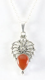 Fijne opengewerkte zilveren hanger met carneool aan ketting afbeelding 1