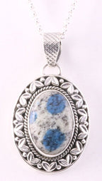 Bewerkte zilveren hanger met K2 jaspis aan ketting afbeelding 1