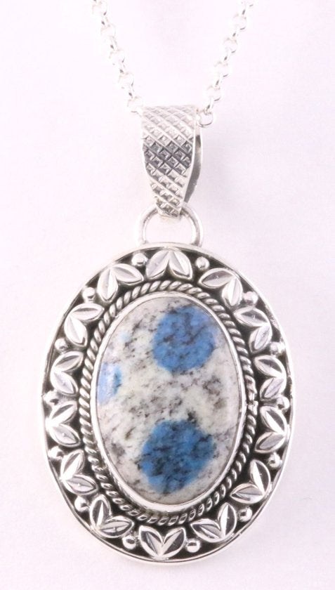 Bewerkte zilveren hanger met K2 jaspis aan ketting afbeelding 1