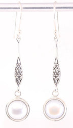 Lange bewerkte zilveren oorbellen met zoetwater parel afbeelding 1