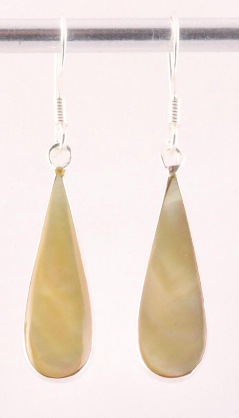 Druppelvormige zilveren oorbellen met goudkleurige schelp afbeelding 1