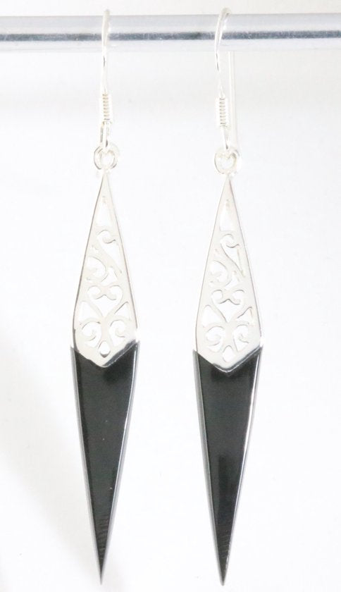 Lange opengewerkte zilveren oorbellen met onyx afbeelding 1