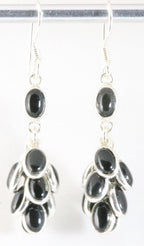 Trosvormige zilveren oorbellen met onyx afbeelding 1