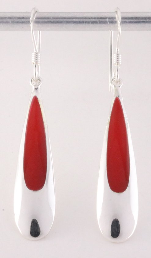 Lange druppelvormige zilveren oorbellen met rode koraal steen afbeelding 1