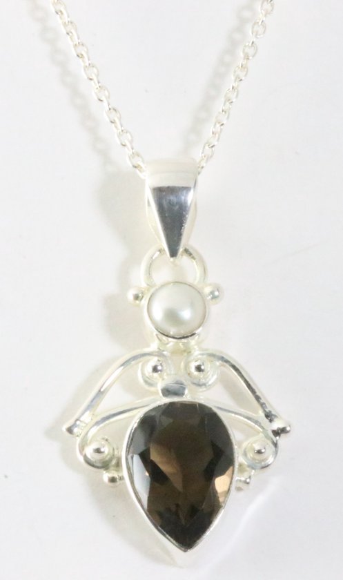 Opengewerkte zilveren hanger met rookkwarts en parel aan ketting afbeelding 1
