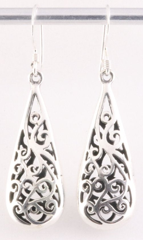 Lange opengewerkte zilveren oorbellen afbeelding 1