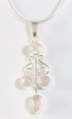 Langwerpige zilveren hanger met rozenkwarts aan ketting afbeelding 1
