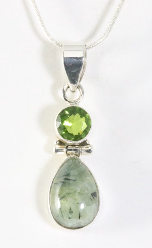 Zilveren hanger met prehniet en peridoot aan ketting afbeelding 1