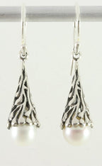 Fijne pegelvormige zilveren oorbellen met zoetwater parel afbeelding 1