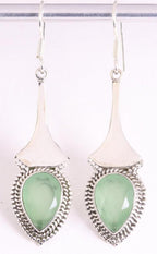 Lange bewerkte zilveren oorbellen met prehniet afbeelding 1