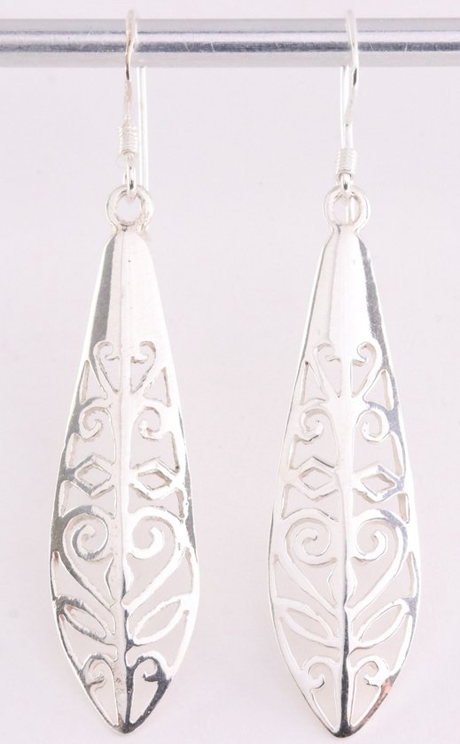 Lange opengewerkte zilveren oorbellen afbeelding 1