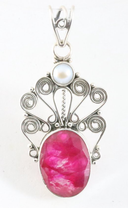 Opengewerkte zilveren hanger met robijn en parel afbeelding 1