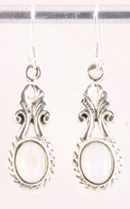 Bewerkte zilveren oorbellen met regenboog maansteen afbeelding 1