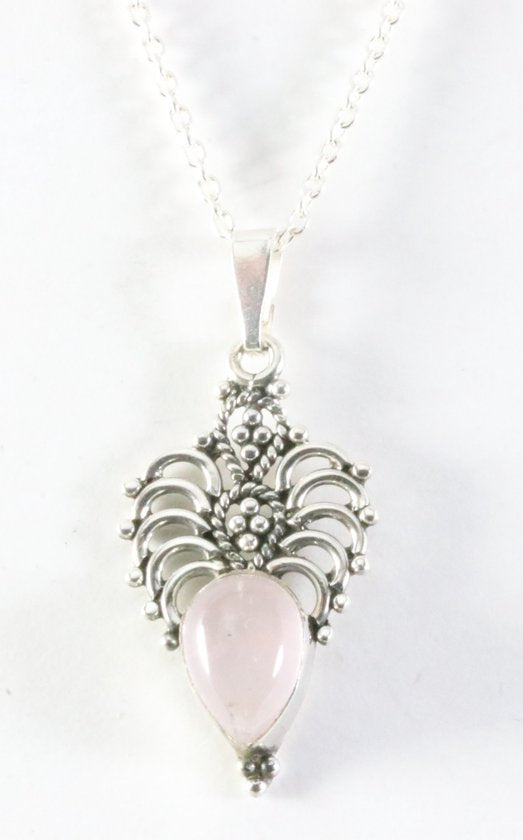 Fijne opengewerkte zilveren hanger met rozenkwarts aan ketting afbeelding 1