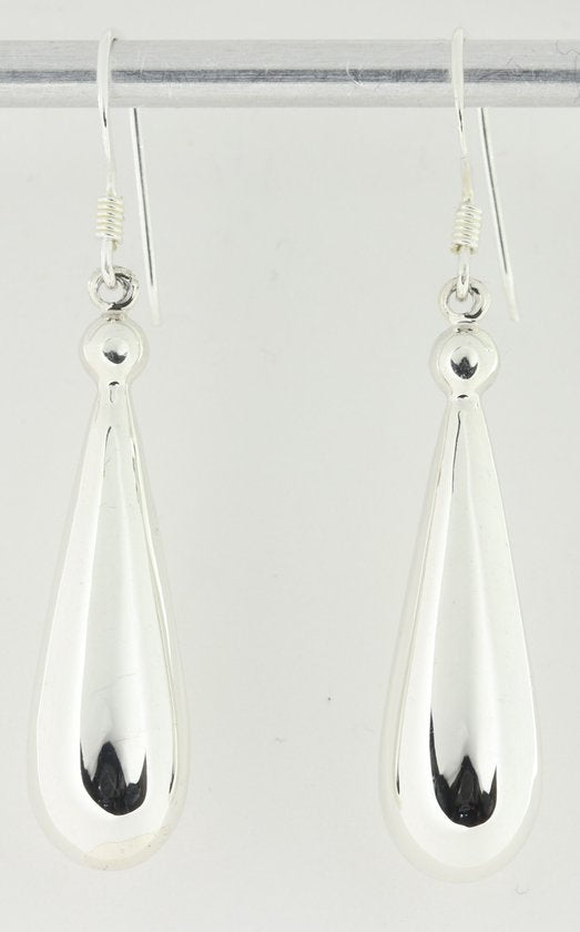 Druppelvormige zilveren oorbellen afbeelding 1