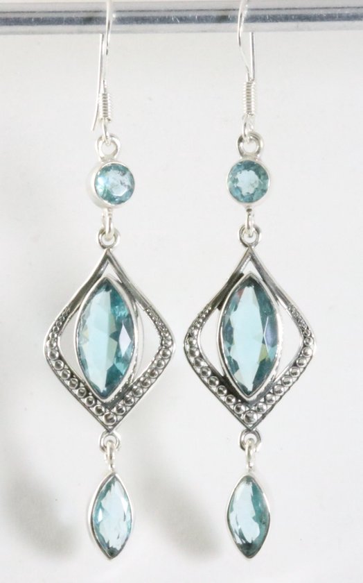 Lange bewerkte zilveren oorbellen met blauwe topaas afbeelding 1