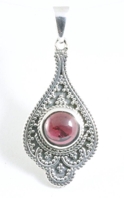 Bewerkte zilveren hanger met granaat afbeelding 1