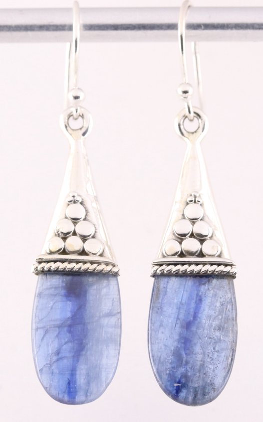 Bewerkte zilveren oorbellen met kyaniet afbeelding 1