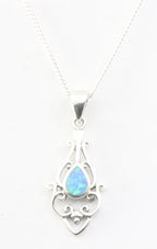 Fijne opengewerkte zilveren hanger met Australische opaal aan ketting afbeelding 1