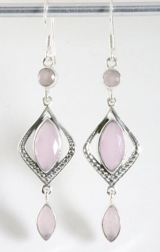 Lange bewerkte zilveren oorbellen met rozenkwarts afbeelding 1