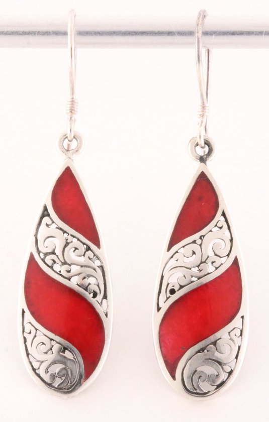 Opengewerkte zilveren oorbellen met rode koraal steen afbeelding 1