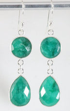 Lange zilveren oorbellen met smaragd afbeelding 1