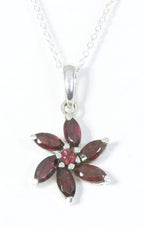 Zilveren hanger met granaat aan ketting afbeelding 1