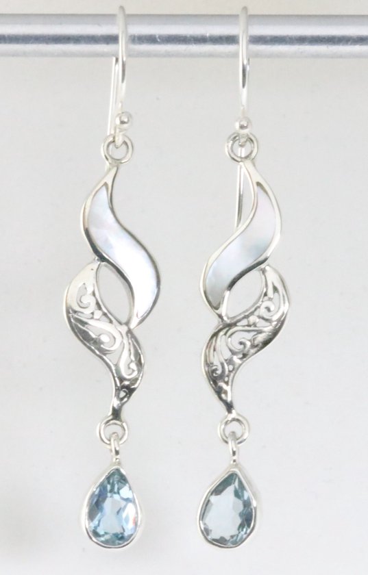 Lange zilveren oorbellen met blauwe topaas en parelmoer afbeelding 1