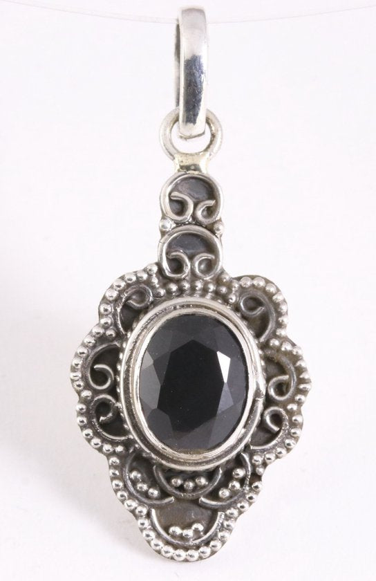 Bewerkte zilveren hanger met onyx afbeelding 1
