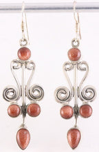 Lange opengewerkte zilveren oorbellen met goudsteen afbeelding 1