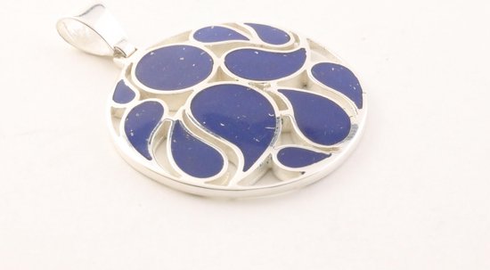 Ronde opengewerkte zilveren hanger met lapis lazuli aan ketting afbeelding 2