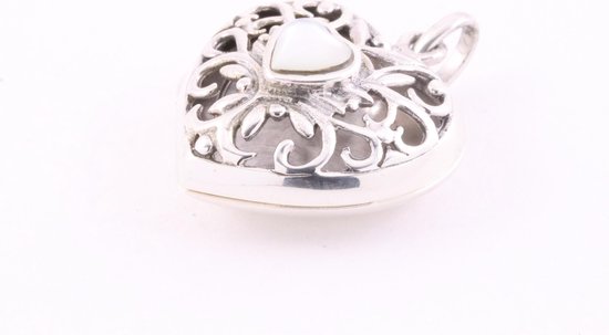 Opengewerkt hartvormig zilveren medaillon met parelmoer afbeelding 2