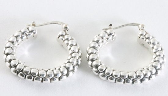Bewerkte zilveren oorringen afbeelding 1