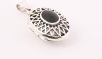 Ovaal opengewerkt zilveren medaillon met onyx afbeelding 2