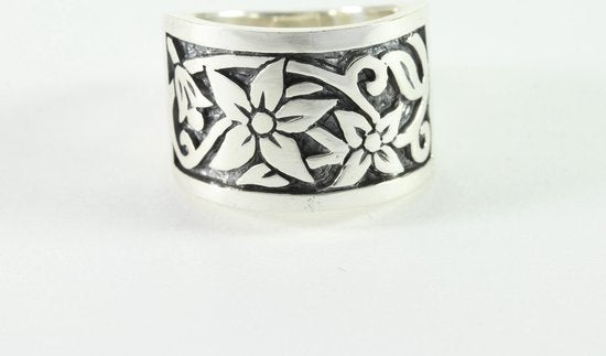Zilveren ring met bloemengravering afbeelding 3