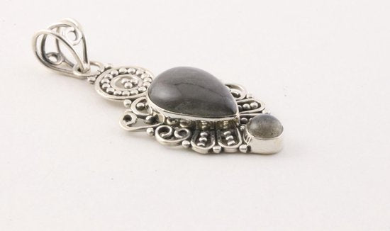 Opengewerkte zilveren hanger met labradoriet afbeelding 3