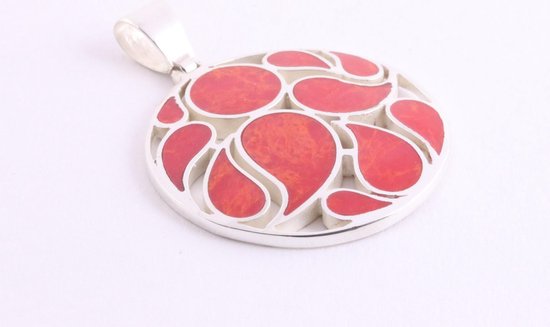 Ronde opengewerkte zilveren hanger met rode koraal steen aan ketting afbeelding 2