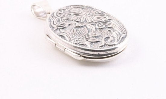 Ovaal zilveren medaillon met bloemengravering afbeelding 2