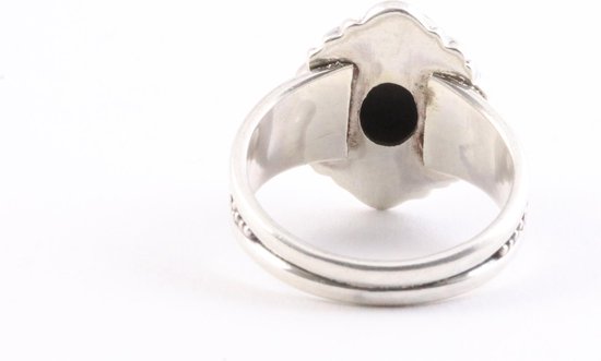 Bewerkte zilveren ring met onyx afbeelding 3