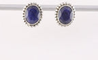 Bewerkte zilveren oorstekers met blauwe saffier afbeelding 4