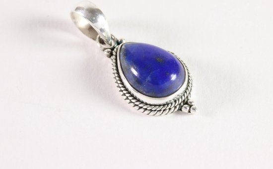Bewerkte zilveren hanger met lapis lazuli aan ketting afbeelding 2