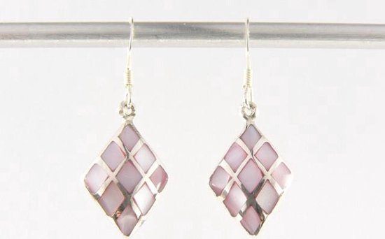 Ruitvormige zilveren oorbellen met roze parelmoer afbeelding 5