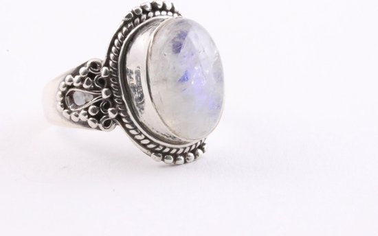 Bewerkte zilveren ring met regenboog maansteen afbeelding 1