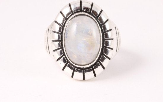 Bewerkte zilveren ring met regenboog maansteen afbeelding 2